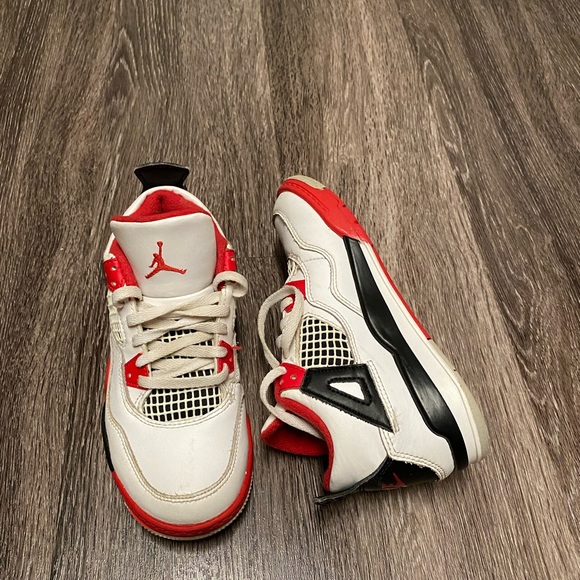 Air Jordan 4 Retro OG 'Fire Red' 2020 GS Size 12c - Picture 4 of 4